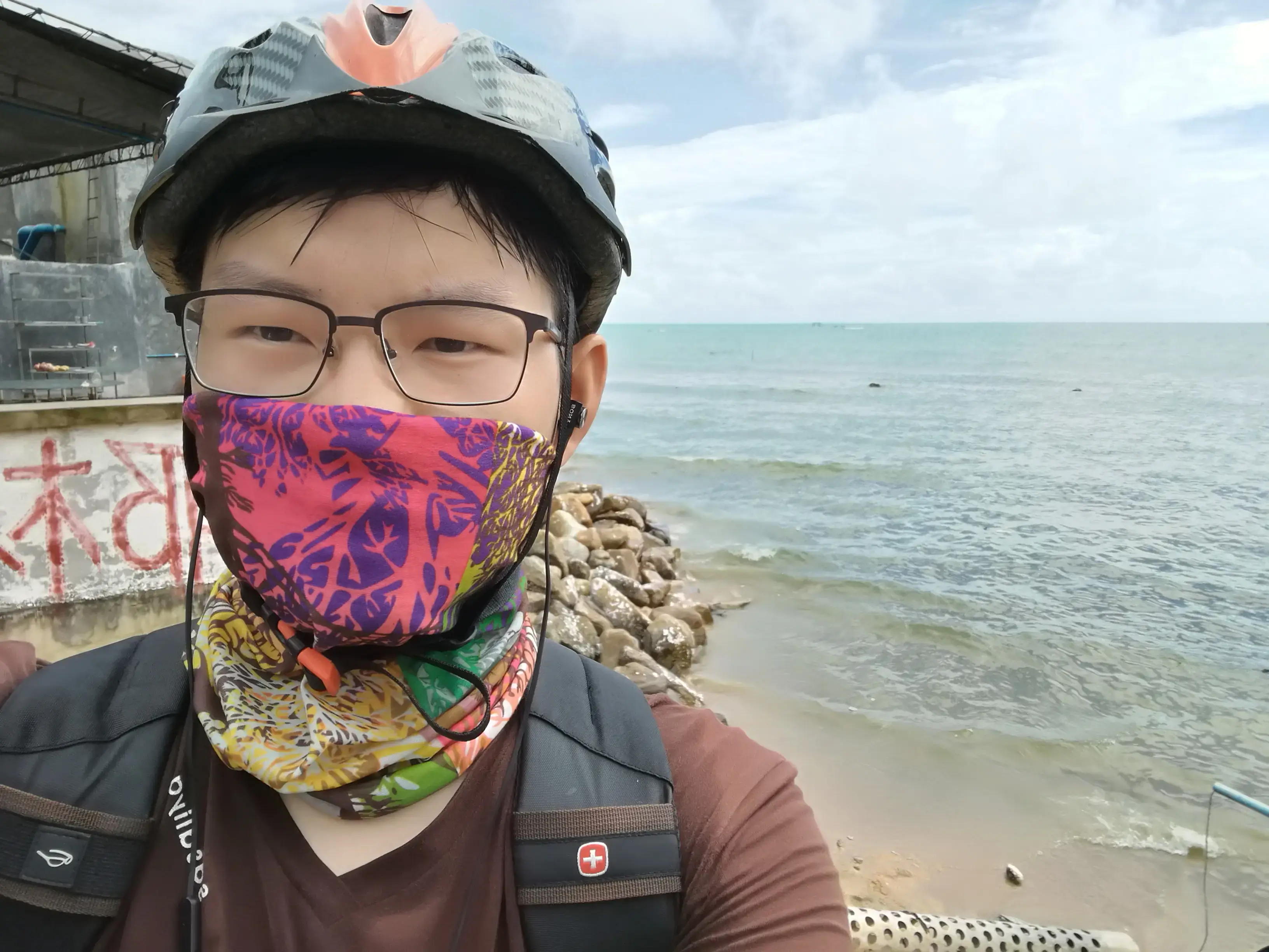 广州的8月,走在路边上
